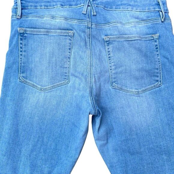 Good American GOOD PETITE SKINNY JEANS Crop Lightly Distressed Size 15 38x25 - Picture 4 of 6